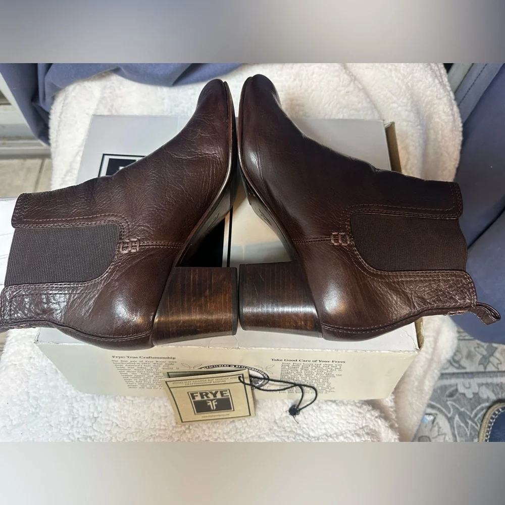 Frye Stella Chelsea Short Dark Brown Leather Boots Size 8